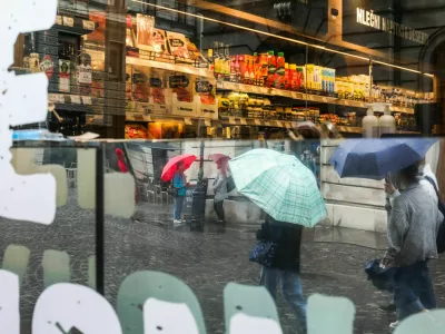 Trgovina Mercator na Stritarjevi ulici v Ljubljani- 05.06.2020  rast cen ivljenjskih potrebčin - podraitve v trgovinah - vije cene osnovnih ivil  draja hrana  ivila - //FOTO: Bojan Velikonja