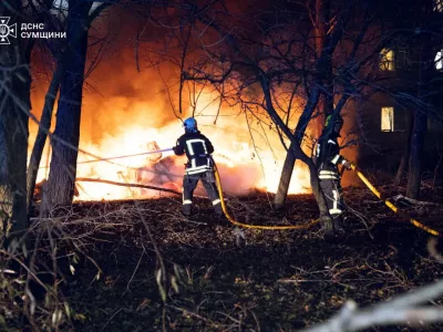 Firefighters work at the site of a residential area hit by a Russian missile strike, amid Russia's attack on Ukraine, in Sumy, Ukraine November 17, 2024. Press service of the State Emergency Service of Ukraine in Sumy region/Handout via REUTERS ATTENTION EDITORS - THIS IMAGE HAS BEEN SUPPLIED BY A THIRD PARTY. DO NOT OBSCURE LOGO.