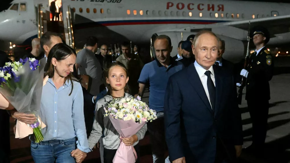 FILE PHOTO: Russian President Vladimir Putin welcomes Russian nationals, including Artyom Dultsev, Anna Dultseva and their children, following a prisoner exchange between Russia with Western countries, during a ceremony at Vnukovo International Airport in Moscow, Russia August 1, 2024. Sputnik/Mikhail Voskresensky/Pool via REUTERS ATTENTION EDITORS - THIS IMAGE WAS PROVIDED BY A THIRD PARTY./File Photo