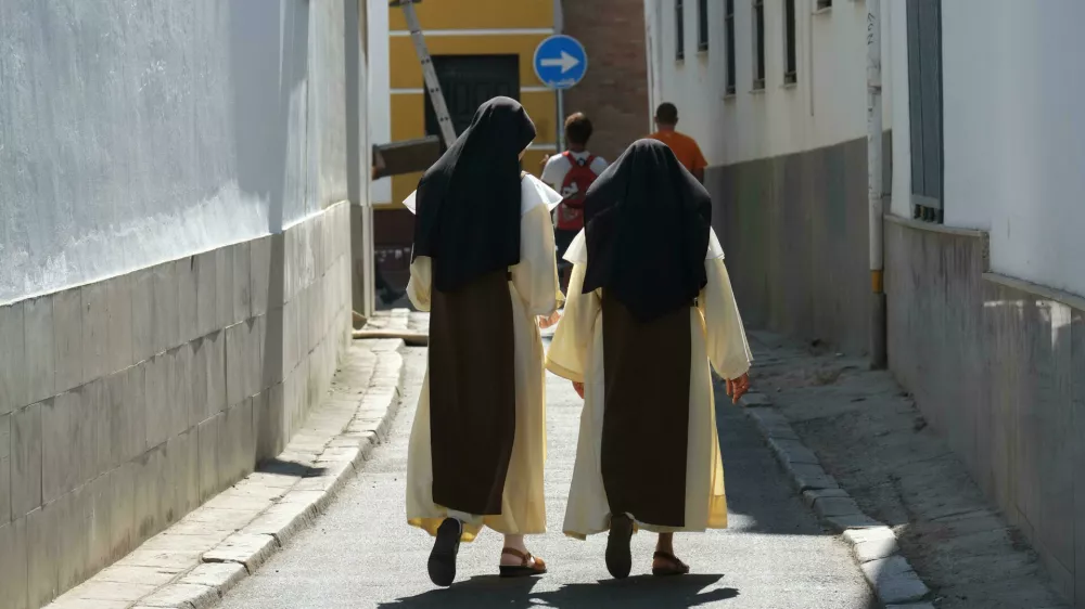 EDM5TN Two nuns walking through Seville Spain