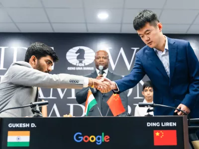 25 November 2024, Singapore: Chinese chess grandmaster Ding Liren (R) faces off with Indian chess grandmaster Dommaraju Gukesh during the first game of the World Chess Championship. Photo: Seshadri Sukumar/ZUMA Press Wire/dpa