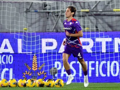 Soccer Football - Serie A - Fiorentina v Inter Milan - Stadio Artemio Franchi, Florence, Italy - December 1, 2024 Fiorentina's Edoardo Bove during the warm up before the match REUTERS/Jennifer Lorenzini