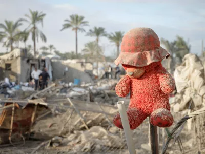 FILED - 05 December 2024, Palestinian Territories, Khan Yunis: A toy is seen among destroyed tents following an Israeli attack targeted an Internally displaced person (IDP) camp in the Mawasi Khan Younis area, southern Gaza Strip last night. Photo: Mohammed Skaik/News Images via ZUMA Press Wire/dpa