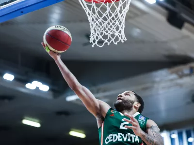 Košarkarji Cedevite Olimpije so zmagali že pet tekem zapored, tokrat so na kolena v ligi Aba spravili Spartaka. Foto: Aleš Fevžer