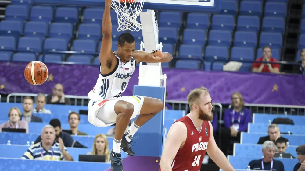 ﻿Slovenia's Anthony Randolph dunks the ball as Poland's Przemyslaw Karnowski, right, looks on during their Eurobasket European Basketball Championship match in Helsinki, Thursday Aug. 31. 2017. (Juss Nukari/Lehtikuva via AP)