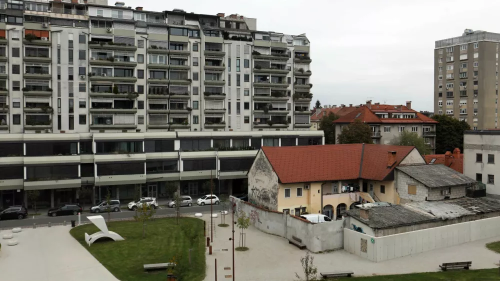 Stanja najemnega trga zdaj sistematično ne spremlja nihče, tako ne vemo, koliko stanovanj se oddaja, v kakšnem stanju so, niti kakšne so tržne najemnine. Fotografija je simbolična. Foto: Tomaž Skale