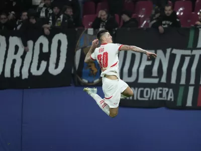 Leipzig's Benjamin Sesko celebrates after he scored during the UEFA Champions League opening phase soccer match between Leipzig and Juventus in Leipzig, Germany, Wednesday, Oct. 2, 2024.(AP Photo/Ebrahim Noroozi)