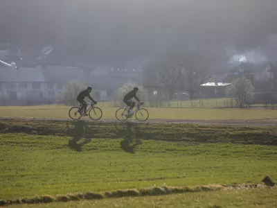 - 23.03.2022 – Suša v Sloveniji - kmetijske površine, kmetovanje, suha zemlja, njiva - kolesarjenje /FOTO: Jaka Gasar