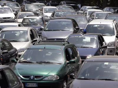 Cars are seen stuck in a traffic jam in downtown Rome July 5, 2007. In the country with the world's second highest density of car ownership, traffic accidents are depressingly common on roads clogged with irascible drivers who disdain traffic rules, park anarchically and treat pedestrians like moving targets. But reports of toddlers and teenagers mown down by drunk drivers -- and not least the president's wife who was knocked over on a pedestrian crossing outside the palace -- have prompted Italian politicians to react. Picture taken July 5, 2007. To match feature ITALY-DRIVING/ REUTERS/Alessandro Bianchi  (ITALY)