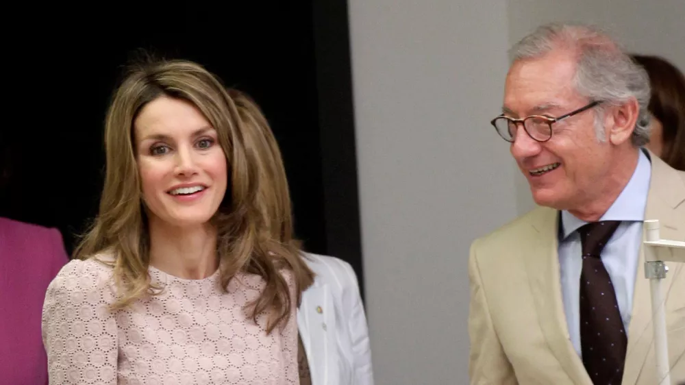 FILE PHOTO: Isak Andic, Chief Executive of Spanish fashion label Mango, stands next to Spanish Princess Letizia, during her visit to Mango's factory in Palau-Solita i Plegamans, near Barcelona, April 7, 2011. Andic died on Saturday in a mountain accident, the company said. He was 71. REUTERS/Albert Gea (SPAIN - Tags: ROYALS FASHION BUSINESS)/File Photo