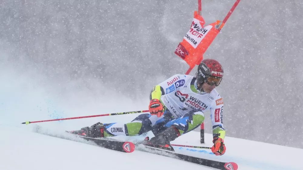 Žan Kranjec je v veleslalomu v Val d'Iseru osvojil osmo mesto, v skupnem seštevku te discipline pa je drugi. Foto: AP