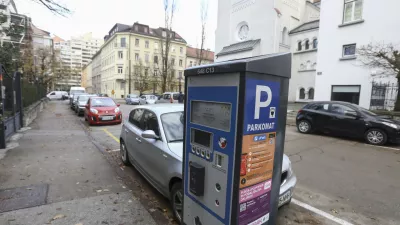 25.11.2024 - Parkomat - parkiranje - bala cona - plačljivo parkirno mestoFOTO: LUK A CJUHA