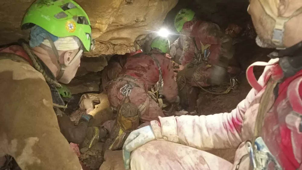 This image released Monday, Dec. 16, 2024 by the Italian Soccorso Alpino (Alpine Rescue) shows the rescue operation of Ottavia Piana, a caver blocked in a deep inside the Bueno Fonteno cave, near Bergamo, Italy, after falling some 5 meters (16 feet) Saturday evening during an expedition. (Soccorso Alpino via AP)