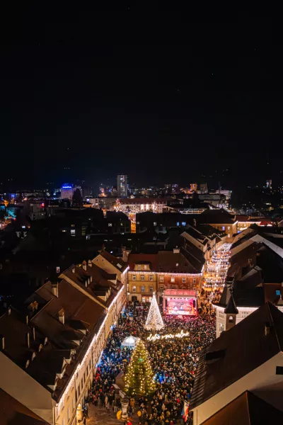 Prešerni december poleg glasbenega programa in dogodkov za otroke ponuja še Prešerni sejem in prešerno raziskovanje mesta. F kranj.si