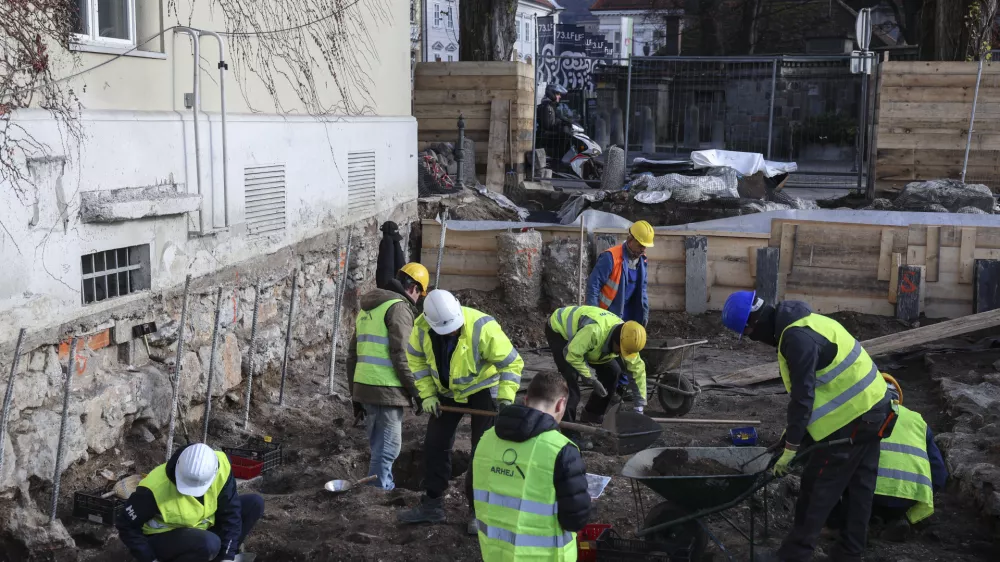 - 18.12.2024 - novinarsko srečanje na temo arheoloških izkopavanj NUK II//FOTO: Jaka Gasar