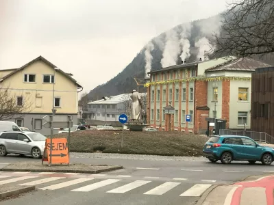 Občina Jesenice se bo prve tri mesece novega leta začasno financirala. Foto: Eva Branc