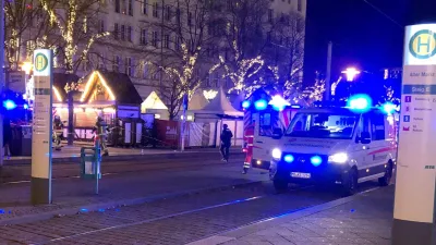 20 December 2024, Saxony-Anhalt, Magdeburg: Emergency services are on duty at the Christmas market in Magdeburg. A car drove into a group of people at a Christmas market in the central German city of Magdeburg on Friday evening. (Best possible quality) Photo: Dörthe Hein/dpa-Zentralbild/dpa