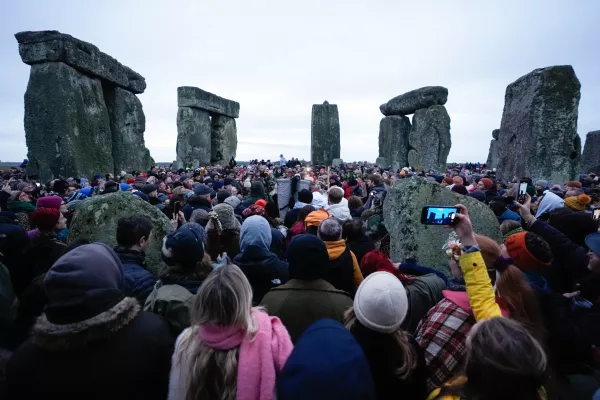 20 December 2024, United Kingdom, Wiltshire: People take part in the winter solstice celebrations during sunrise at the Stonehenge prehistoric monument on Salisbury Plain in Wiltshire. Photo: Andrew Matthews/PA Wire/dpa