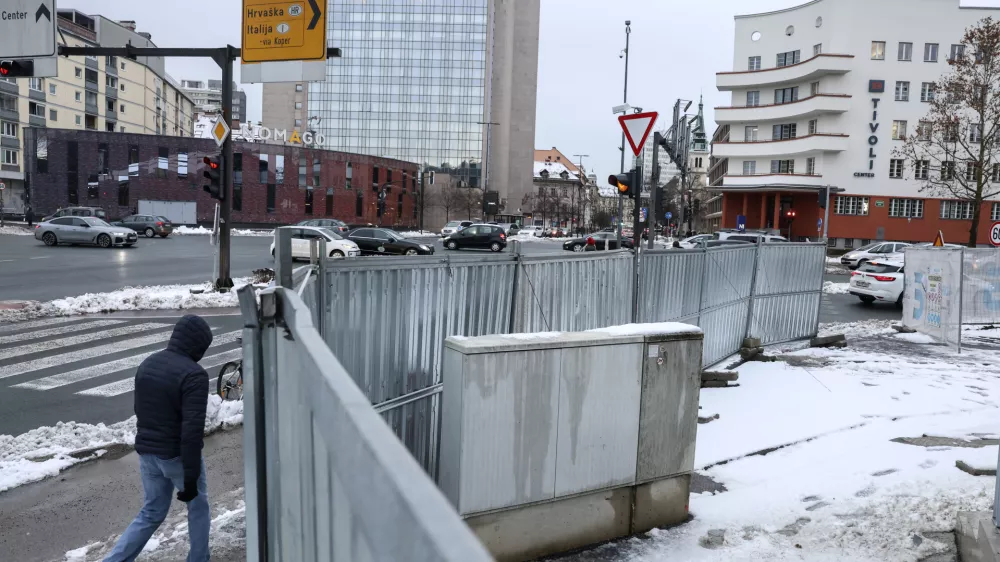 - 23.12.2024 - električna omarica pri novem kopališču Ilirija//FOTO: Jaka Gasar