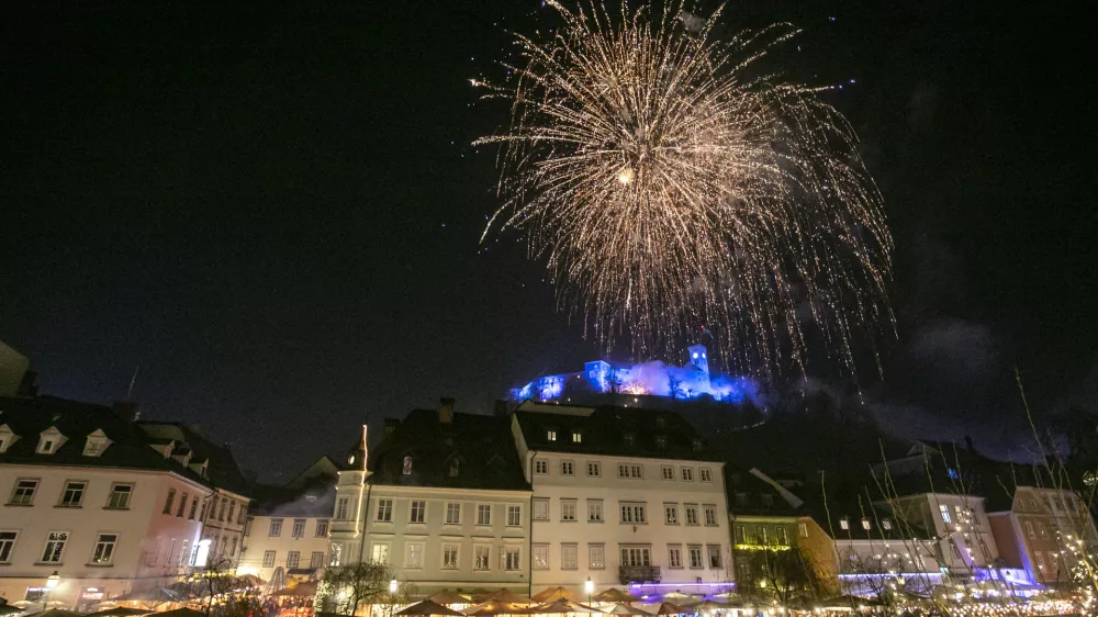 Že nekaj let se pred silvestrovim vsakič znova pojavi vprašanje, kaj bo Mestna občina Ljubljana storila glede ognjemeta, ki bo v prestolnici tudi letos. Foto: Matjaž Rušt 