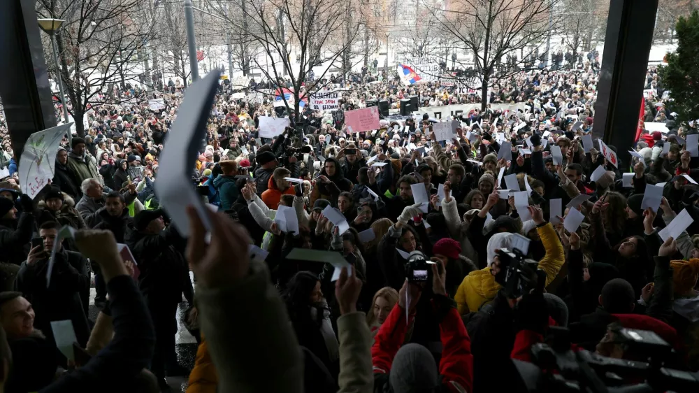 Students gather to deliver 1000 identical letters of complaint to chief state prosecutor Zagorka Dolovac to protest the slow investigation of a train station roof collapse last month in Novi Sad in which 15 people died, in Belgrade, Serbia, December 25, 2024. REUTERS/Zorana Jevtic