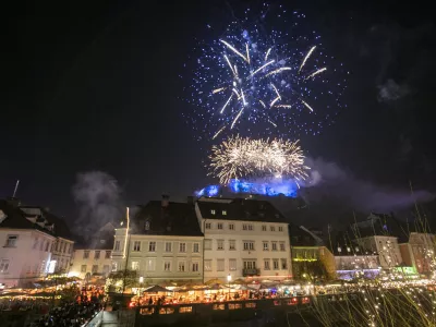 ﻿- ognjemet z Ljubljanskega gradu- 31.12.2019 - Novoletna noč, silvestrovo, vstop v novo leto 2020, LjubjlanaFoto: Matjaž Rušt