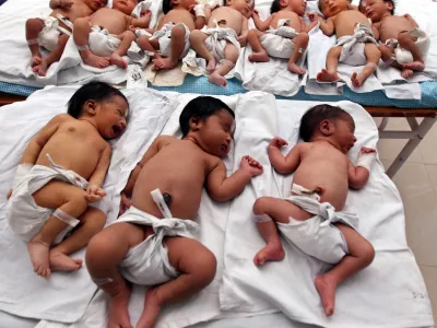 ATTENTION EDITORS - 13 OF 21 PICTURES TO MATCH PACKAGE 'WORLD POPULATION - SEVEN BILLION' - TO FIND ALL PICTURES SEARCH 'POPULATION-BABY/' Newly born babies rest inside a ward at a hospital on the occasion of "World Population Day" in the northern Indian city Lucknow in this file picture taken July 11, 2009. The world's population will reach seven billion on 31 October 2011, according to projections by the United Nations, which says this global milestone presents both an opportunity and a challenge for the planet. While more people are living longer and healthier lives, says the U.N., gaps between rich and poor are widening and more people than ever are vulnerable to food insecurity and water shortages.  REUTERS/Pawan Kumar/Files     (INDIA HEALTH SOCIETY IMAGES OF THE DAY)