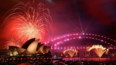 31 December 2024, Australia, Sydney: The 9pm fireworks are seen during New Year's Eve celebrations in Sydney. Photo: Bianca De Marchi/AAP/dpa