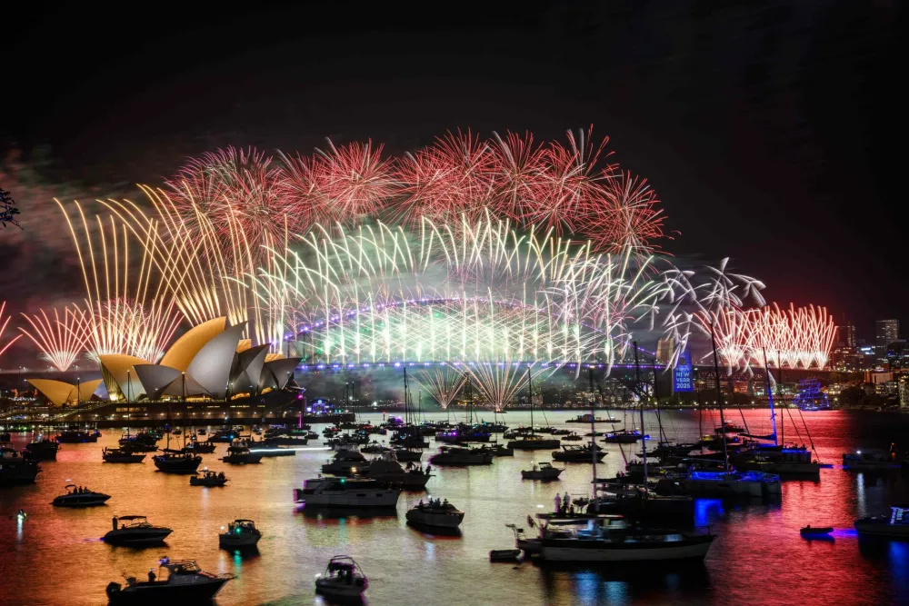 31 December 2024, Australia, Sydney: Fireworks illuminate the sky over the Opera House and the Harbour Bridge during New Year's Eve celebrations. Photo: Bianca De Marchi/AAP/dpa