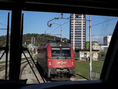 ﻿- 20.04.2017 - Slovenske železnice (SŽ) - tovorni železniški promet - - infrastrukturni projekt Drugi tir - izgradnja drugega železniškega tira med Divačo in Koprom v dolžini 27 kilometrov - //FOTO: Luka Cjuha..OPOMBA: DNEVNIKOV OBJEKTIV - REPORTAŽA 2017 -