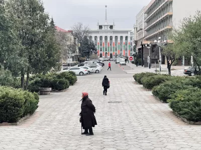 Tiraspol, glavno mesto samooklicane pridnestrske republike. Pridnestrje z uradnim imenom Pridnestrska moldavska republika je državica, ki leži na vzhodu Moldavije, ukleščena med reko Dnester in mejo z Ukrajino.FOTOGRAFIJA Jaka Gasar