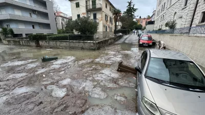 03.01.2025., Split - Obilna kisa i tuca uzrokovali poplave po gradu. Poplavljena Ulica Vlahe Bukovca iza hotela Park. Photo: Ivo Cagalj/PIXSELL