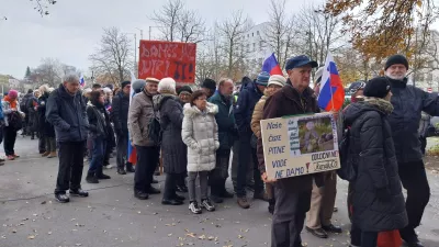 Shod podpornikov Aleša Primca pred Upravno enoto Ljubljana - ustna obravnava v postopku izdaje gradbenega dovoljenja za kanal C0