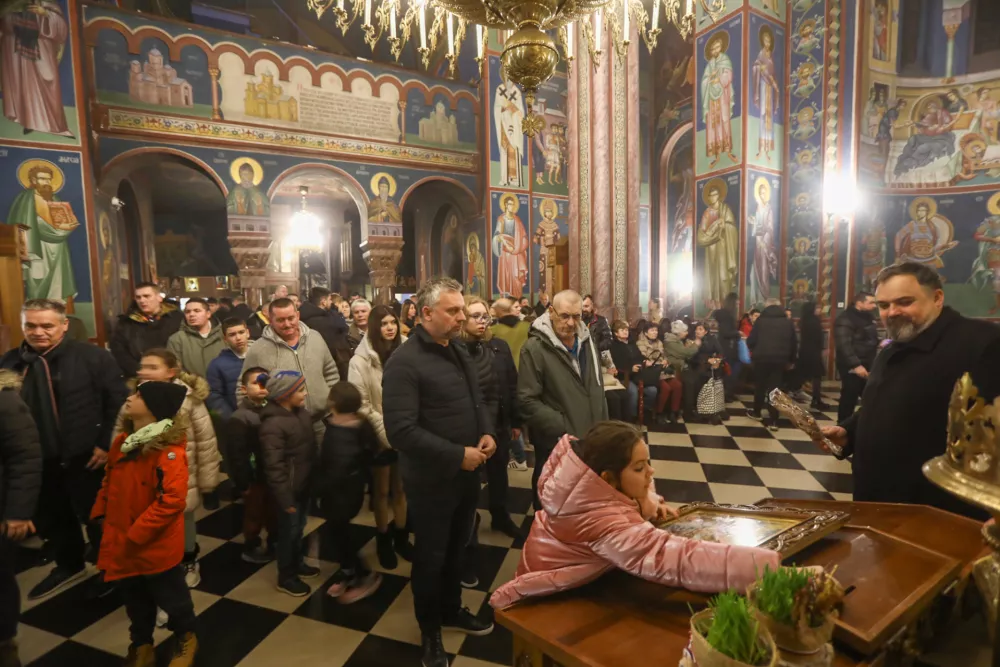 06.01.2025 - Pravoslavni božič - pravoslavna cerkev Ljubljana - pržig svečFOTO: LUKA CJUHA