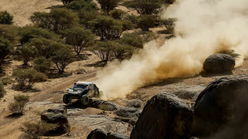 Rallying - Dakar Rally - Stage 3 - Bisha to Al Henakiyah - Saudi Arabia - January 7, 2025 The Dacia Sandriders' Sebastien Loeb and Fabian Lurquin in action during stage 3 REUTERS/Maxim Shemetov