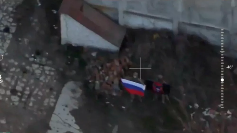 A soldier holds up a Russian flag in Kurakhove, Donetsk Region, Ukraine in this screen grab taken from a social media video released on January 5, 2025, obtained by Reuters. Social Media/via REUTERS THIS IMAGE HAS BEEN SUPPLIED BY A THIRD PARTY. NO RESALES. NO ARCHIVES.