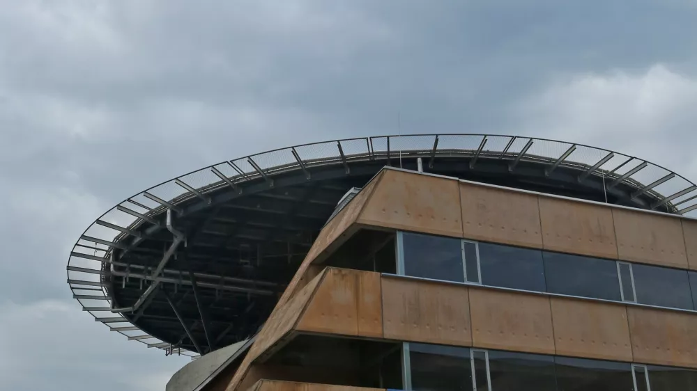 ﻿helikopter- 10.08.2017 - Heliport UKC Ljubljana - heliodrom - pristajališče za helikopterje na strehi Kliničnega centra v Ljubljani -//FOTO: Tomaž Skale