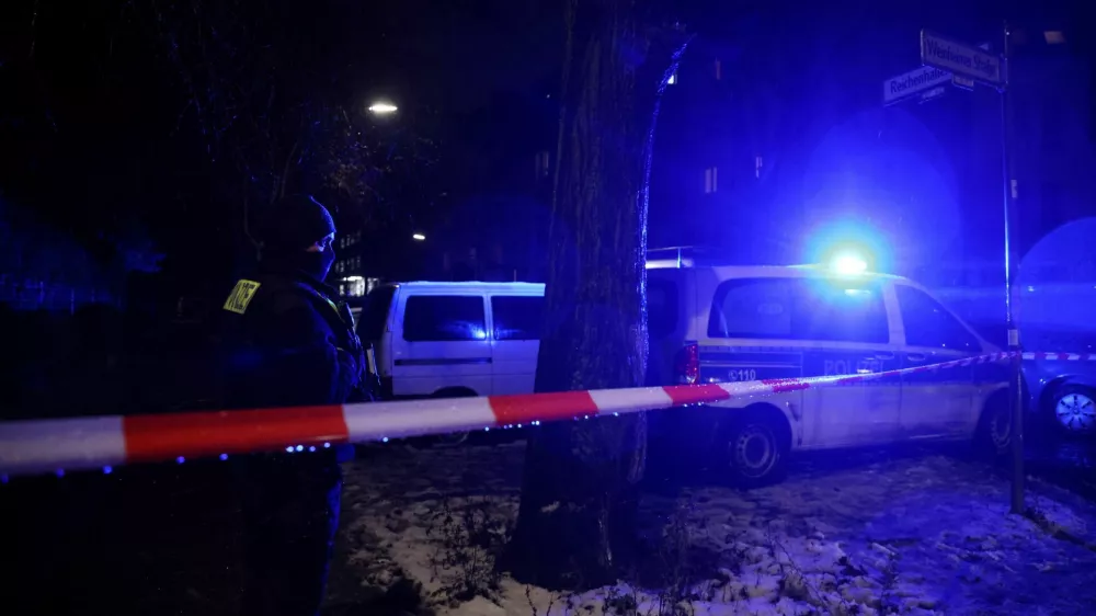 Police secures the area after an amok alarm at a primary school in Berlin Schmargendorf, Germany, January 10, 2025.  REUTERS/Liesa Johannssen