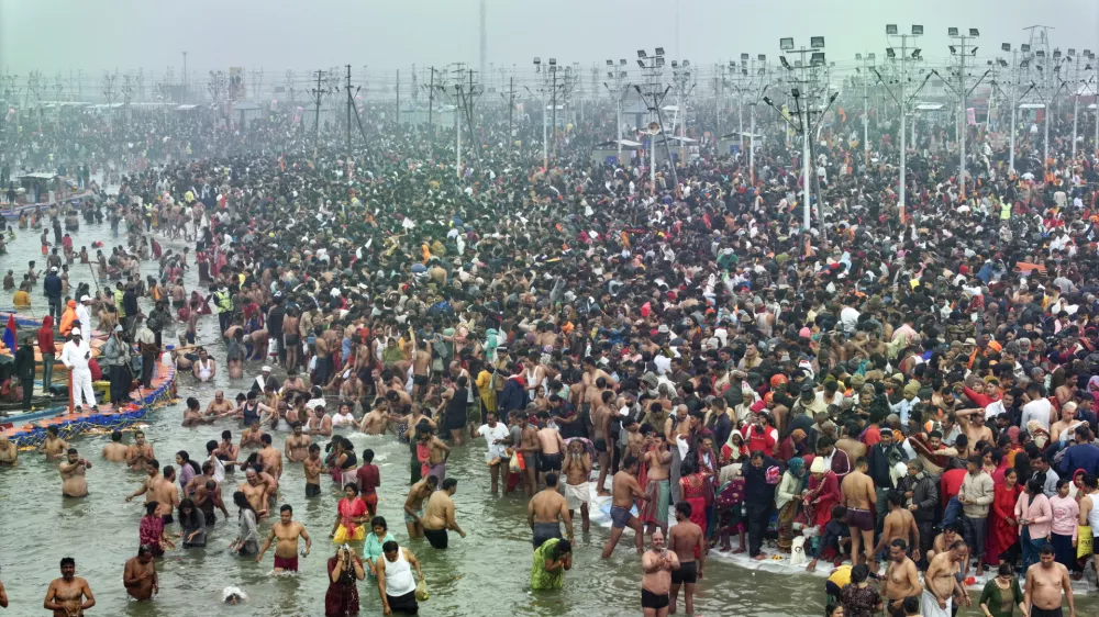 Hindu devotees gather for a dip at the confluence of the Ganges, the Yamuna and the mythical Saraswati rivers on the first day of the 45-day-long Maha Kumbh festival in Prayagraj, India, Monday, Jan. 13, 2025. (AP Photo/Rajesh Kumar Singh)