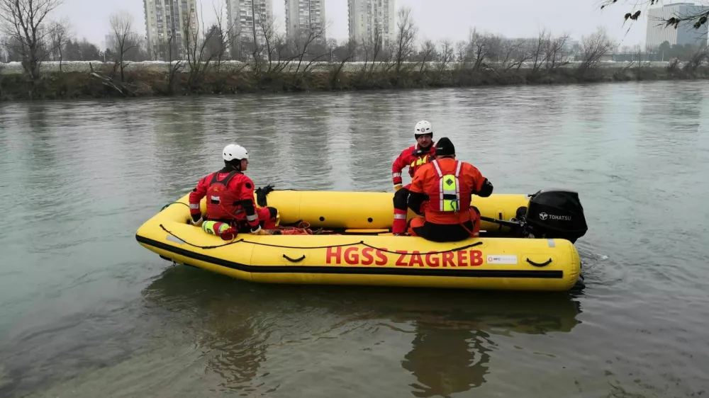 V reki Sava v Zagrebu iščejo deklico. 