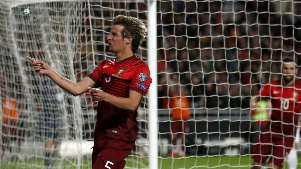 ﻿Portugal's Fabio Coentrao celebrates his goal against Serbia during their Euro 2016 qualifier soccer match at Luz stadium in Lisbon March 29, 2015. REUTERS/Rafael Marchante - RTR4VDU1