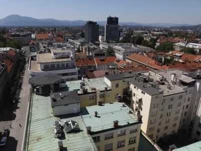 - 05.08.2022 – Ljubljana – občinske nepremičnine na katere naj bi ljubljanska občina montirala sončne elektrarne -  //FOTO: Luka Cjuha