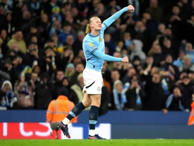 25 January 2025, United Kingdom, Manchester: Manchester City's Erling Haaland celebrates scoring his side's second goal during the English Premier League soccer match between Manchester City and Chelsea at the Etihad Stadium. Photo: Martin Rickett/PA Wire/dpa