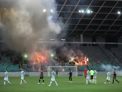 Nogometaši Olimpije so na uvodu v evropsko sezono razočarali maloštevilne gledalce v Stožicah.