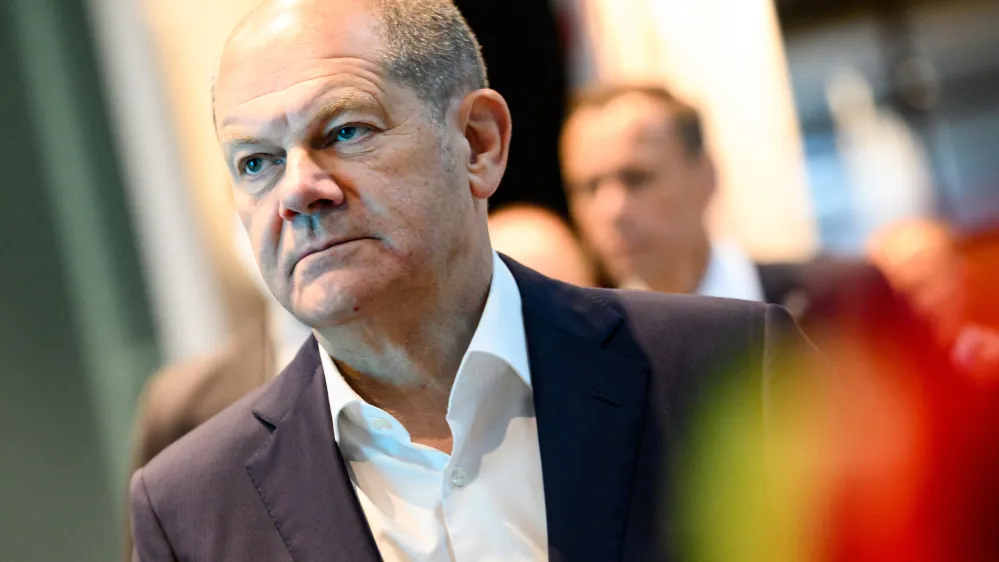 05 July 2022, Berlin: German Chancellor Olaf Scholz attends the Parliamentary Evening of the SPD Economic Forum. The meeting follows the one-day conference of the SPD Economic Forum under the motto "Economic Turnaround - Transformation in Times of Crisis". Photo: Bernd von Jutrczenka/dpa