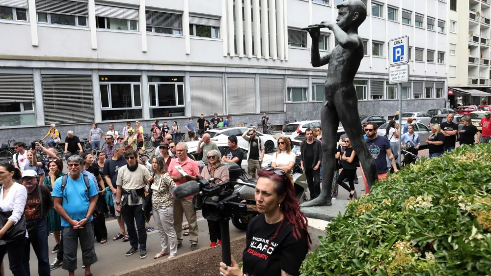 - 23.05.2022 – stavka novinarjev na RTV Slovenija - novinarji iz koordinacije novinarskih sindikatov javne RTV so z opozorilno stavko zahtevali novinarsko avtonomijo in socialni dialog. //FOTO: Tomaž Skale