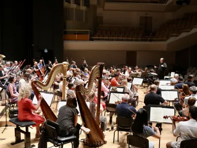 Izvedba Berliozovega Faustovega pogubljenja na Ljubljana Festivalu 14.07.2022<br>Orkester Slovenske filharmonije pod taktirko Charlesa Dutoita na Ljubljana Festivalu 14.07.2022<br>Foto Jaka Gasar