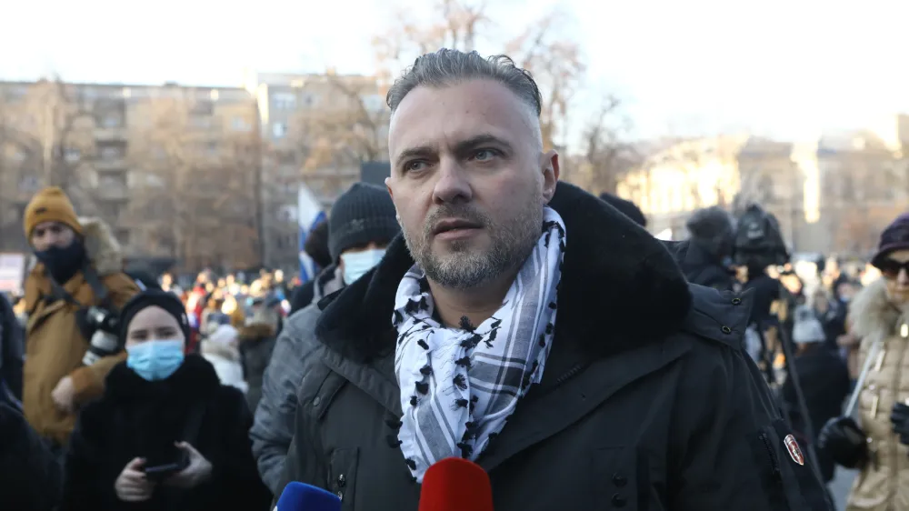 Anis Ličina, eden glavnih pobudnikov nasilnega protesta 5. novembra- 13.01.2021  Trg republike - protestni shod v organizaciji civilne iniciative Maske dol pod geslom Enotni in svobodni smo pod Triglavom doma  protest  //FOTO: Luka Cjuha.