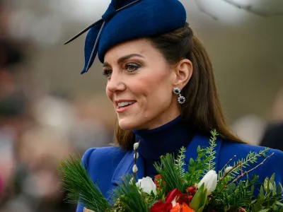 2WN6M6D The Princess of Wales greets well-wishers after attending the Christmas service at St Mary Magdalene Church, Sandringham. December 25, 2023