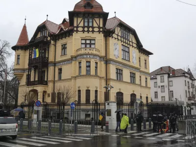 ﻿- Ameriška in Ruska ambasada v Ljubljani - 25.02.2022 - Veleposlaništvo Združenih držav Amerike (ZDA) v Sloveniji, Prešernova cesta 31 v Ljubljani, //FOTO: Jaka Gasarr